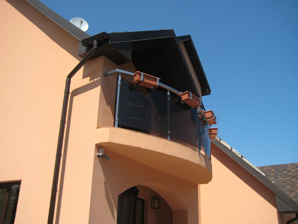 perila-na-balkon